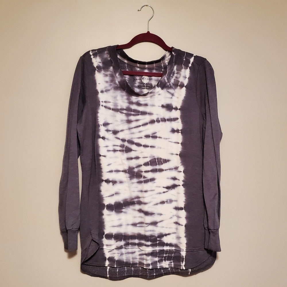 Long sweatshirt, tunic length.